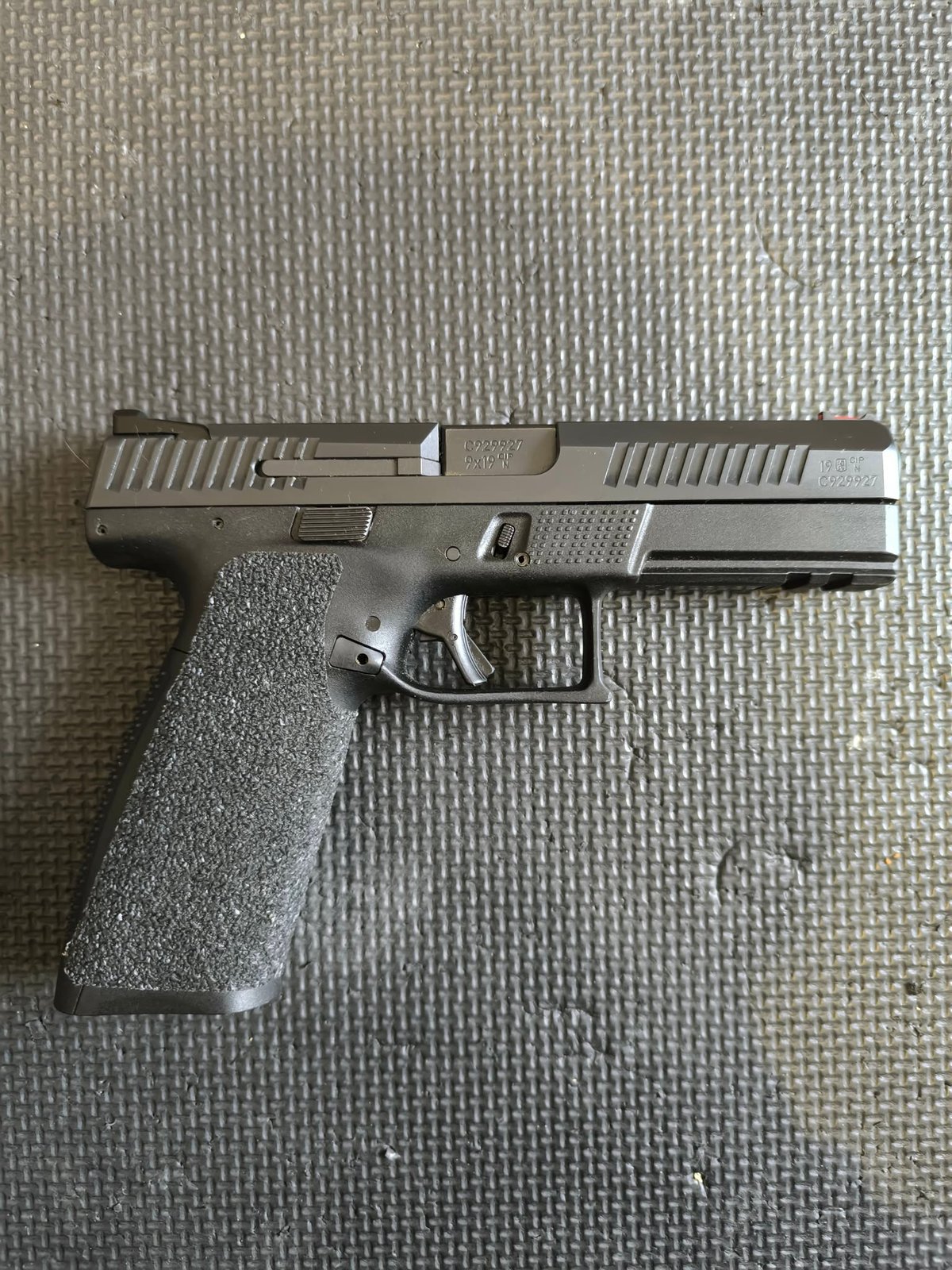 CZ P10F - bardzo dobry stan, światłowodowa muszka