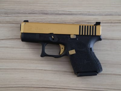 Glock 26 Gen5 - modyfikowany, 2 magazynki, trytowe przyrządy